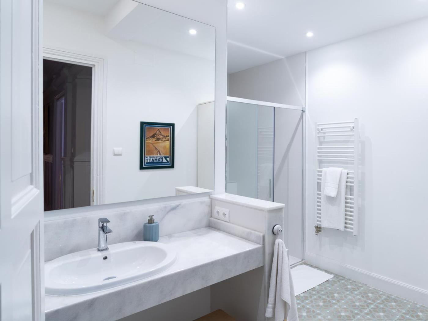 Housingleon Gaudi Suites Экстерьер фото