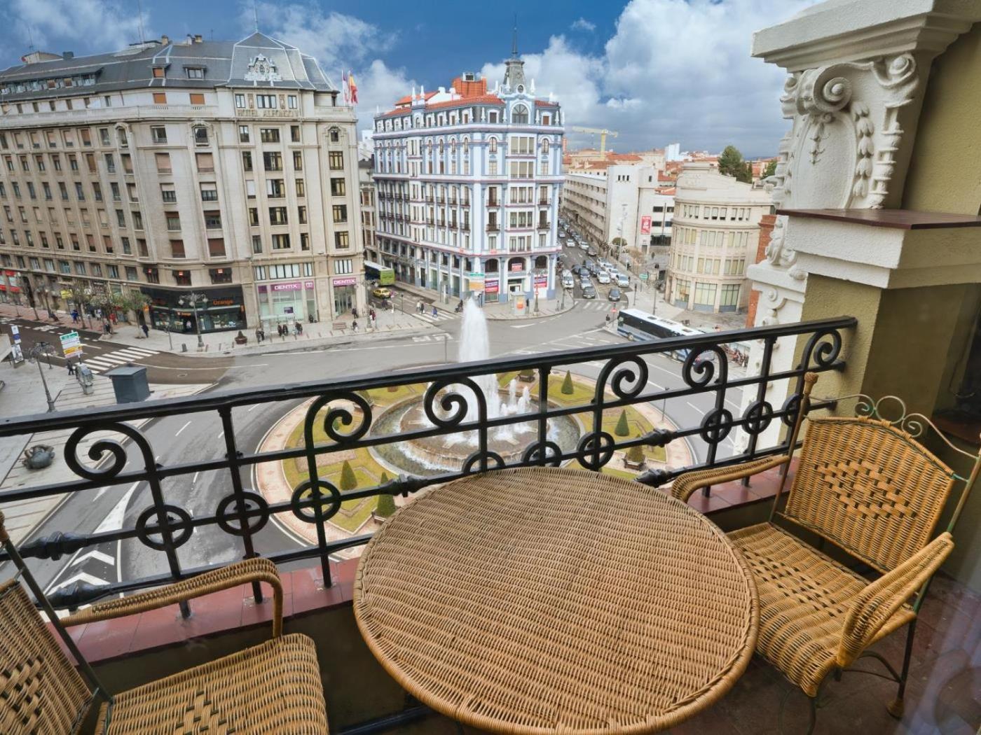Housingleon Gaudi Suites Экстерьер фото